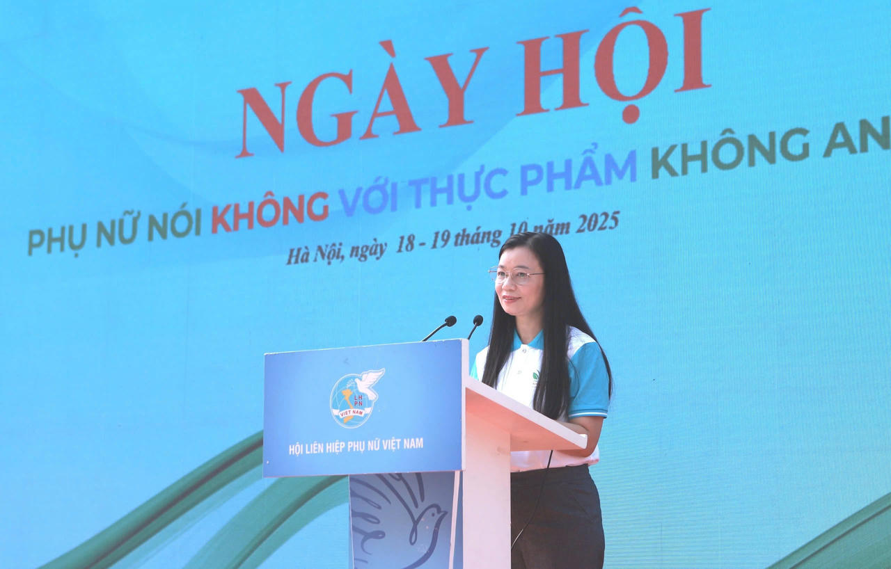 Phó Chủ tịch Hội Liên hiệp Phụ nữ Việt Nam Vũ Thu Hiền phát biểu khai mạc Ngày hội.