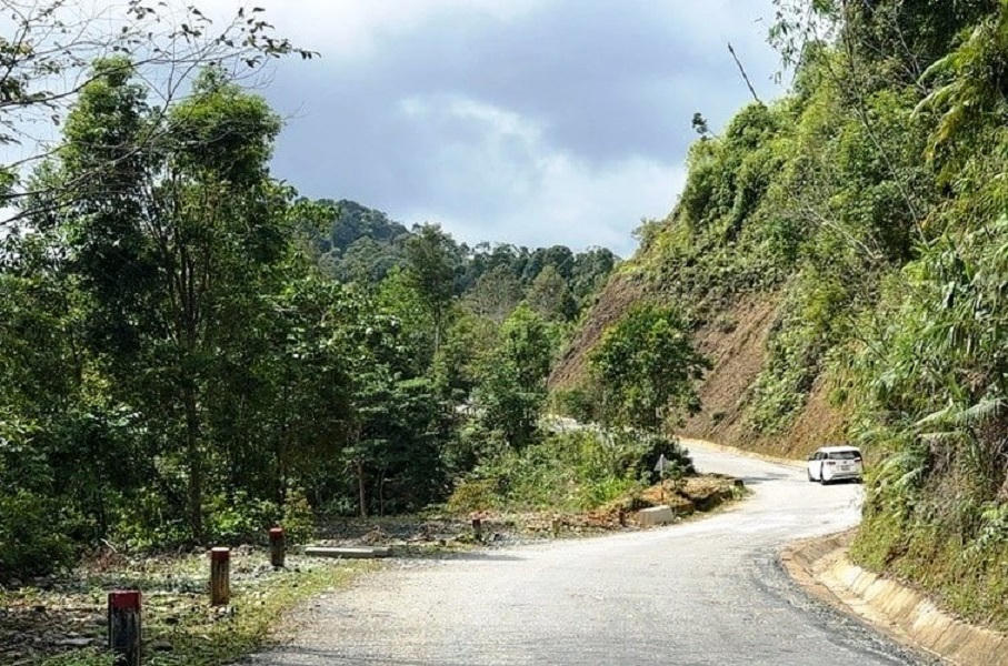 Sở Xây dựng TP Đà Nẵng chỉ đạo các đơn vị liên quan triển khai ngay phương án ứng phó, gia cố nền đường, bảo đảm an toàn cho người và phương tiện trong mùa mưa bão.