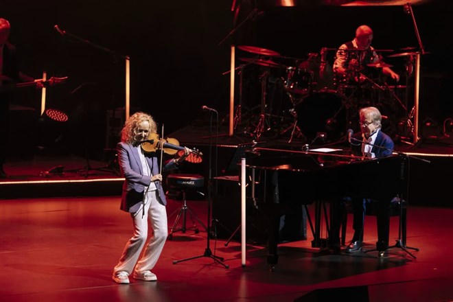 Âm nhạc của Secret Garden đúng nghĩa "chữa lành" bởi họ còn sáng tác cả những ca khúc như lời ru dành mọi người (ảnh BTC).