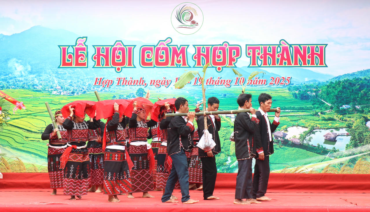 Lễ cầu mưa của dân tộc Xa Phó xã Hợp Thành