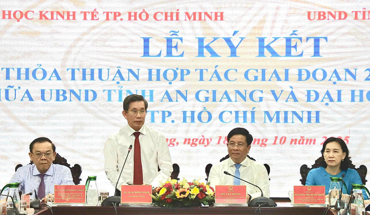 Giám đốc Đại học UEH Sử Đình Thành phát biểu tại buổi tọa đàm và Lễ ký kết.