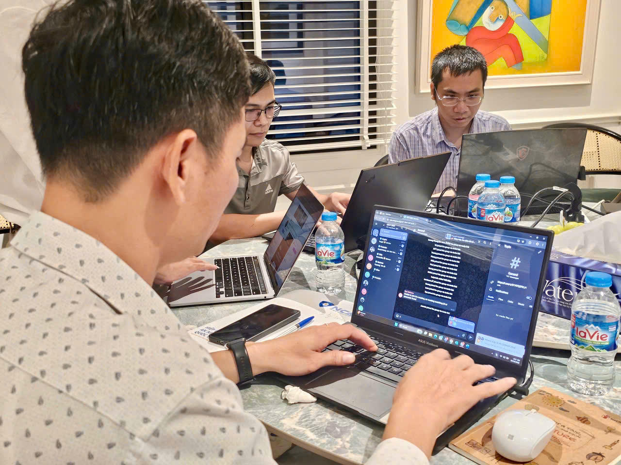 Ban giám khảo giám sát trực tuyến (Ảnh: HHANMQG). 