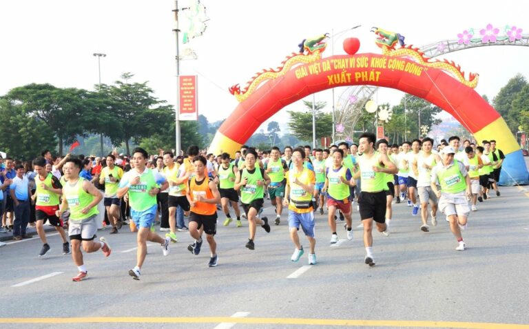 Giải chạy thu hút hơn 800 vận động viên đến từ các khoa, phòng, trung tâm trong Bệnh viện.Ảnh: Bệnh viện Đa khoa tỉnh Phú Thọ