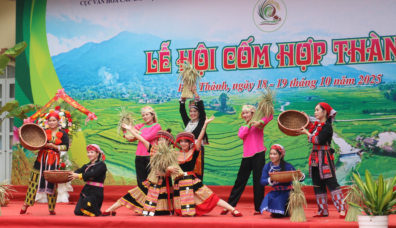 Các tiết mục văn nghệ chào mừng