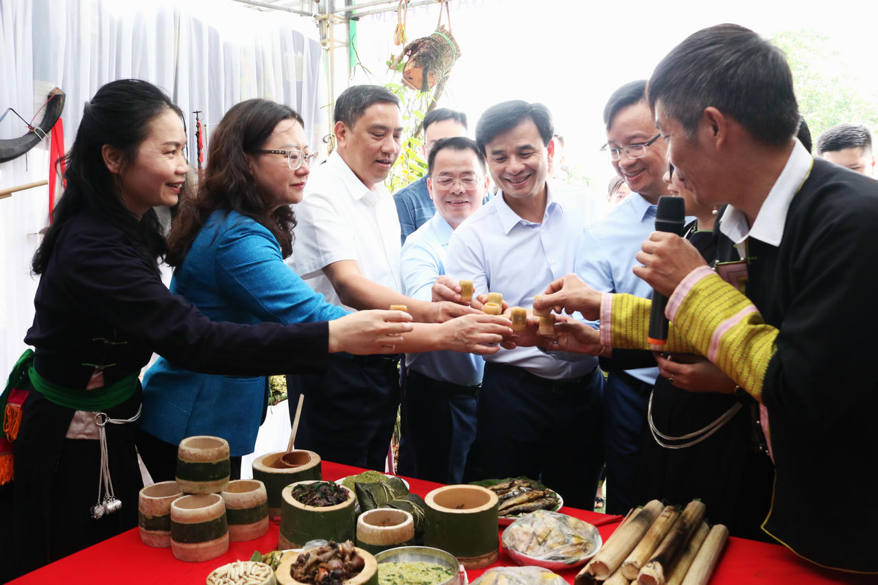 “Hương cốm Hợp Thành” – Khi bản sắc hóa thành thương hiệu
