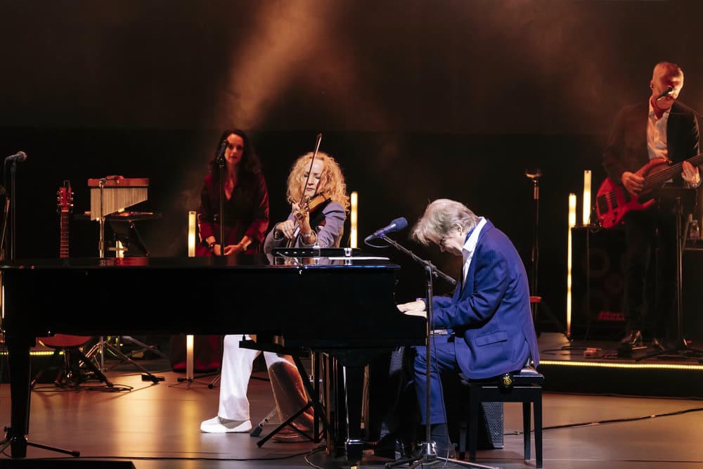  4000 khán giả được thưởng thức hơn 20 nhạc phẩm bất hủ (ảnh BTC).