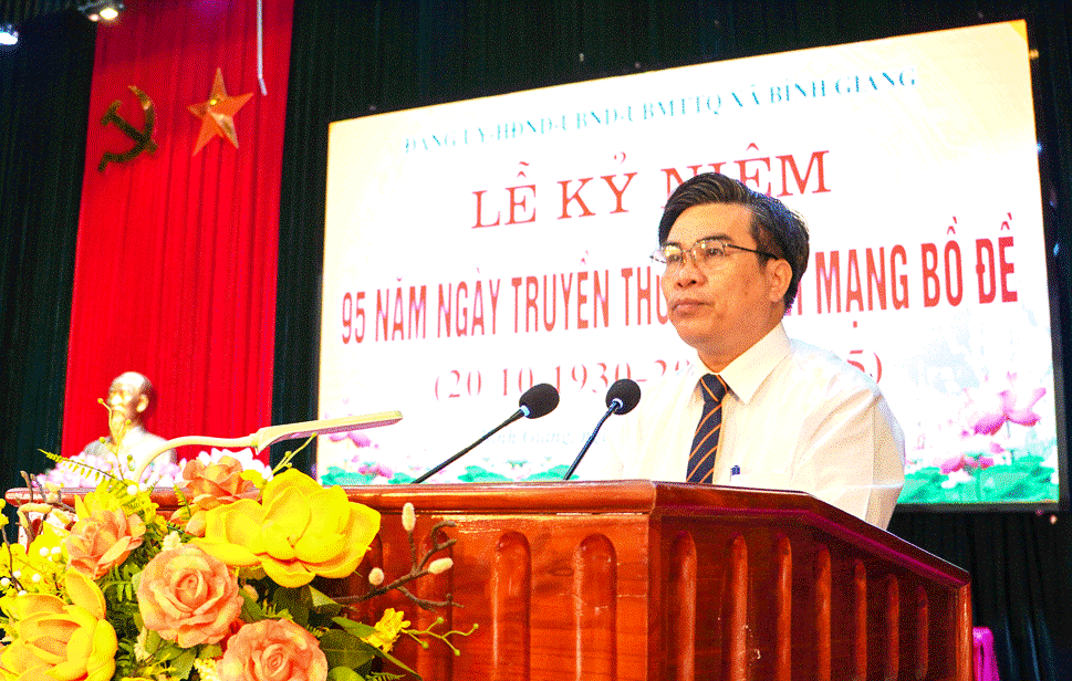 Lãnh đạo xã Bình Giang phát biểu tại lễ kỷ niệm (Ảnh: Trần Thoan)