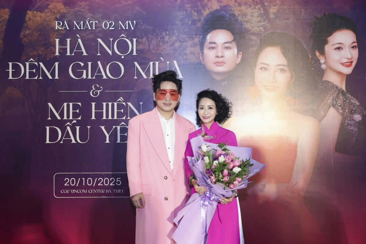 Tùng Dương và người chị của mình- nhạc sĩ Nhuận Phú luôn đồng hành cùng nhau trong âm nhạc và cuộc sống (Ảnh: Mạnh Nguyễn)