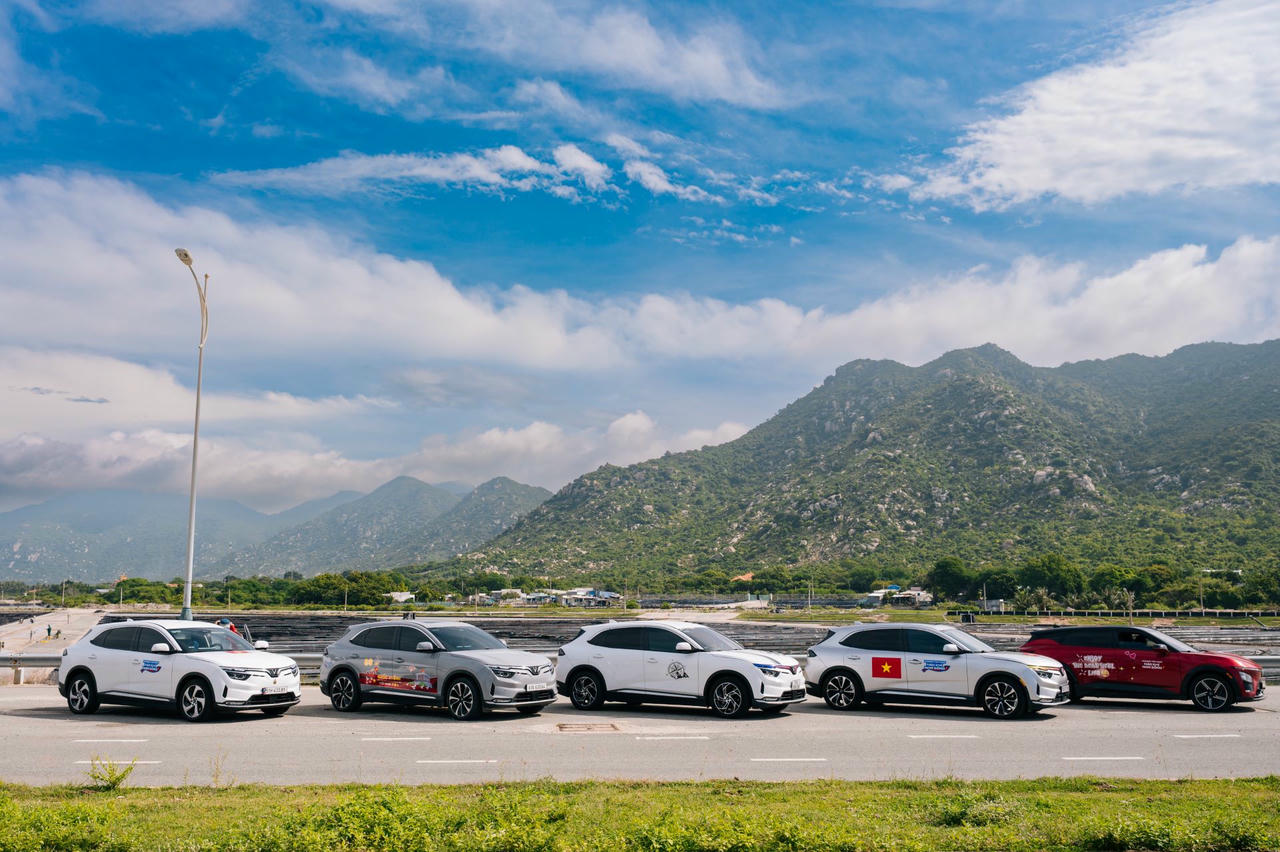 Tín đồ xe thể thao bất ngờ với VF 8 Plus 402 mã lực, giá lăn bánh chỉ 1 tỷ đồng