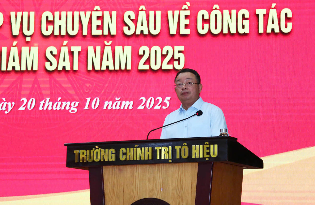 Phó chủ nhiệm Ủy ban Kiểm tra Trung ương Hoàng Văn Trà phát biểu tại buổi lễ.