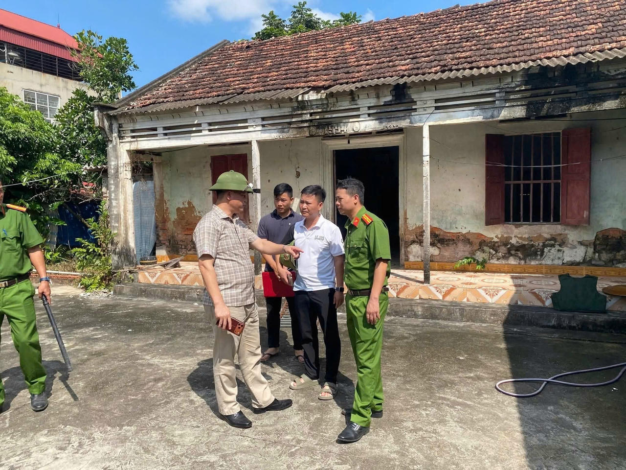 Đại tá Nguyễn Hữu Bình – Phó Giám đốc Công an tỉnh Bắc Ninh có mặt tại hiện trường.