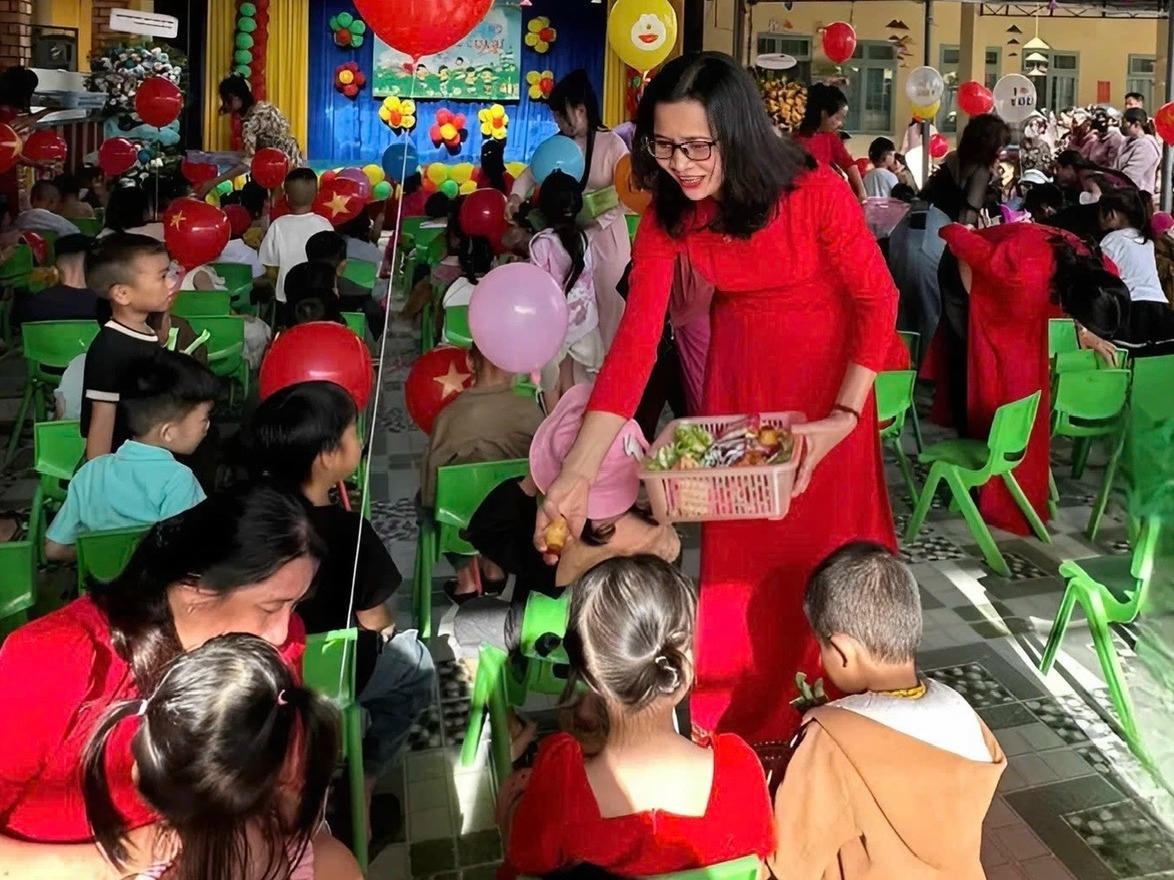 Cô Hảo đã có 30 năm gắn bó với công việc chăm sóc các cháu mầm non.