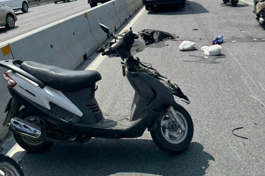 Công an Hà Nội bác thông tin 'shipper nhảy cầu Vĩnh Tuy sau tai nạn gây chết người'