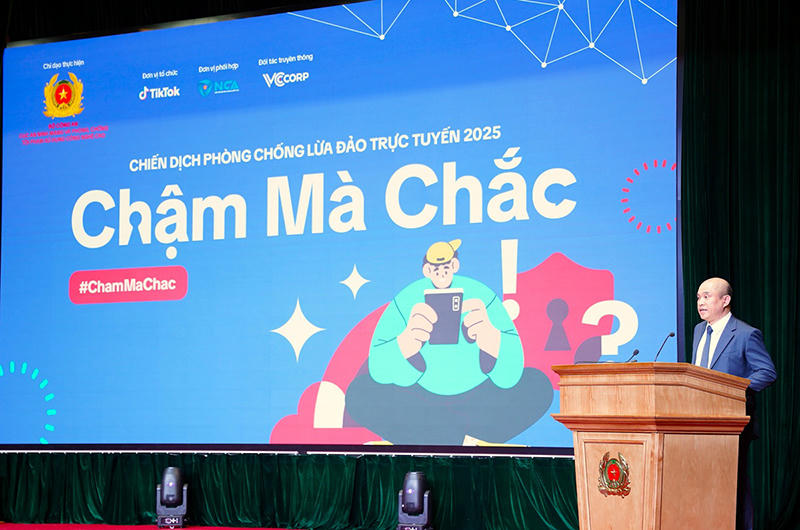 Đại tá Hà Văn Bắc - Phó Cục trưởng Cục An ninh mạng và phòng, chống tội phạm sử dụng công nghệ cao (A05) phát biểu tại lễ phát động Chiến dịch. (Ảnh: NCA)