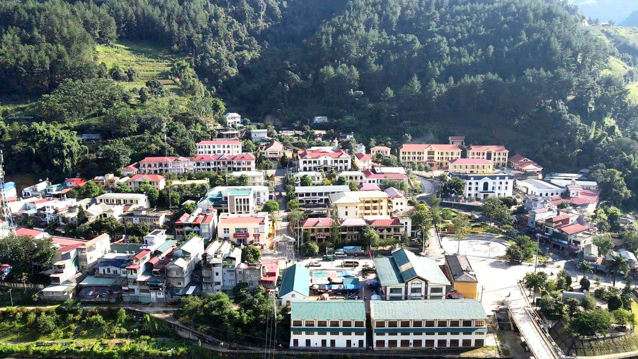 Một góc trung tâm xã Mù Cang Chải. Ảnh: Báo Lào Cai