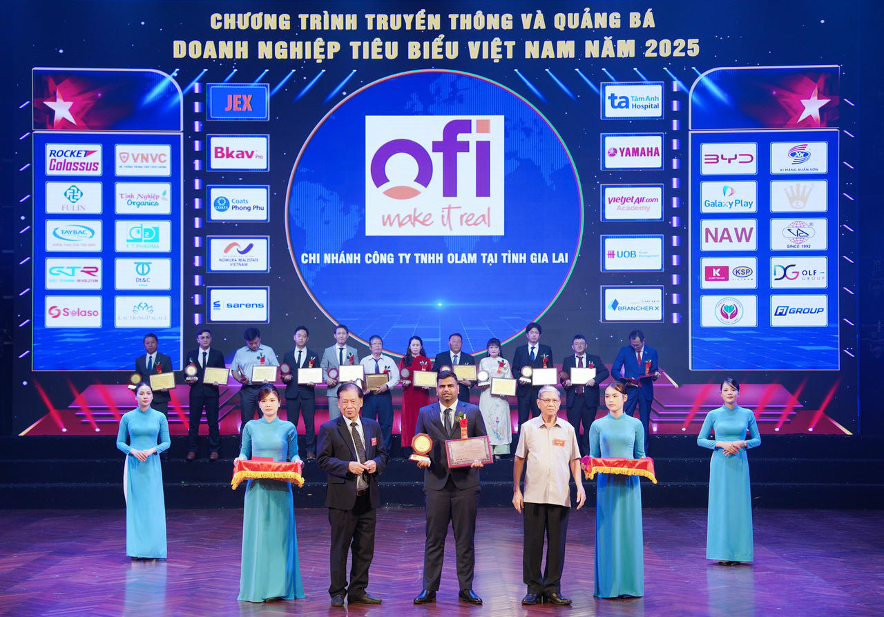 Đại diện nhà máy ofi tại Gia Lai nhận giải thưởng Top 20 Doanh nghiệp FDI xuất sắc tại Việt Nam năm 2025