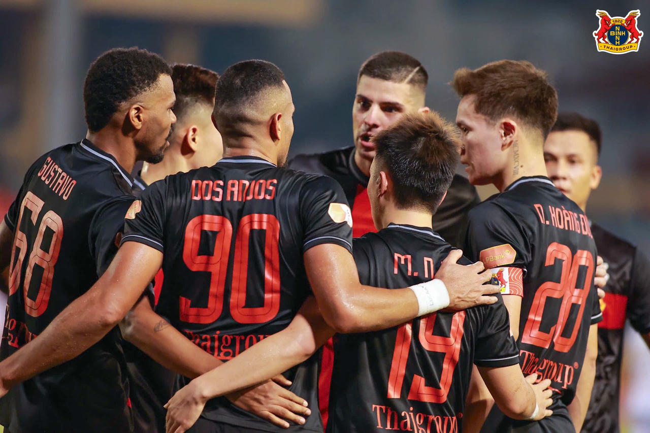 V.League: ‘Cuộc chiến’ trong mưa bão ở miền Trung