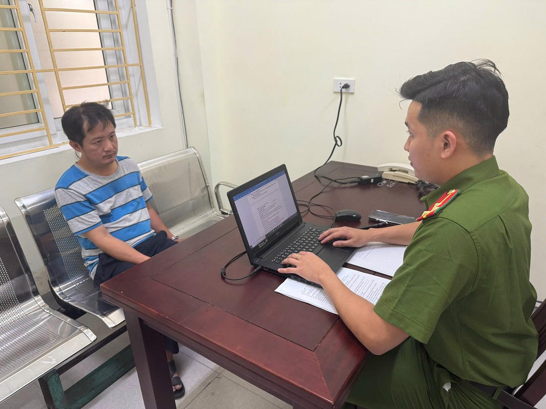 Tạm giữ hình sự tài xế manh động tông thẳng CSGT giữa phố