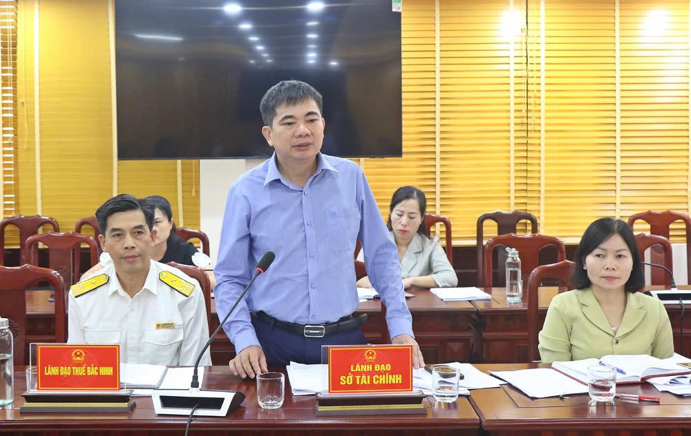 Lãnh đạo Sở Tài chính phát biểu tại hội nghị.