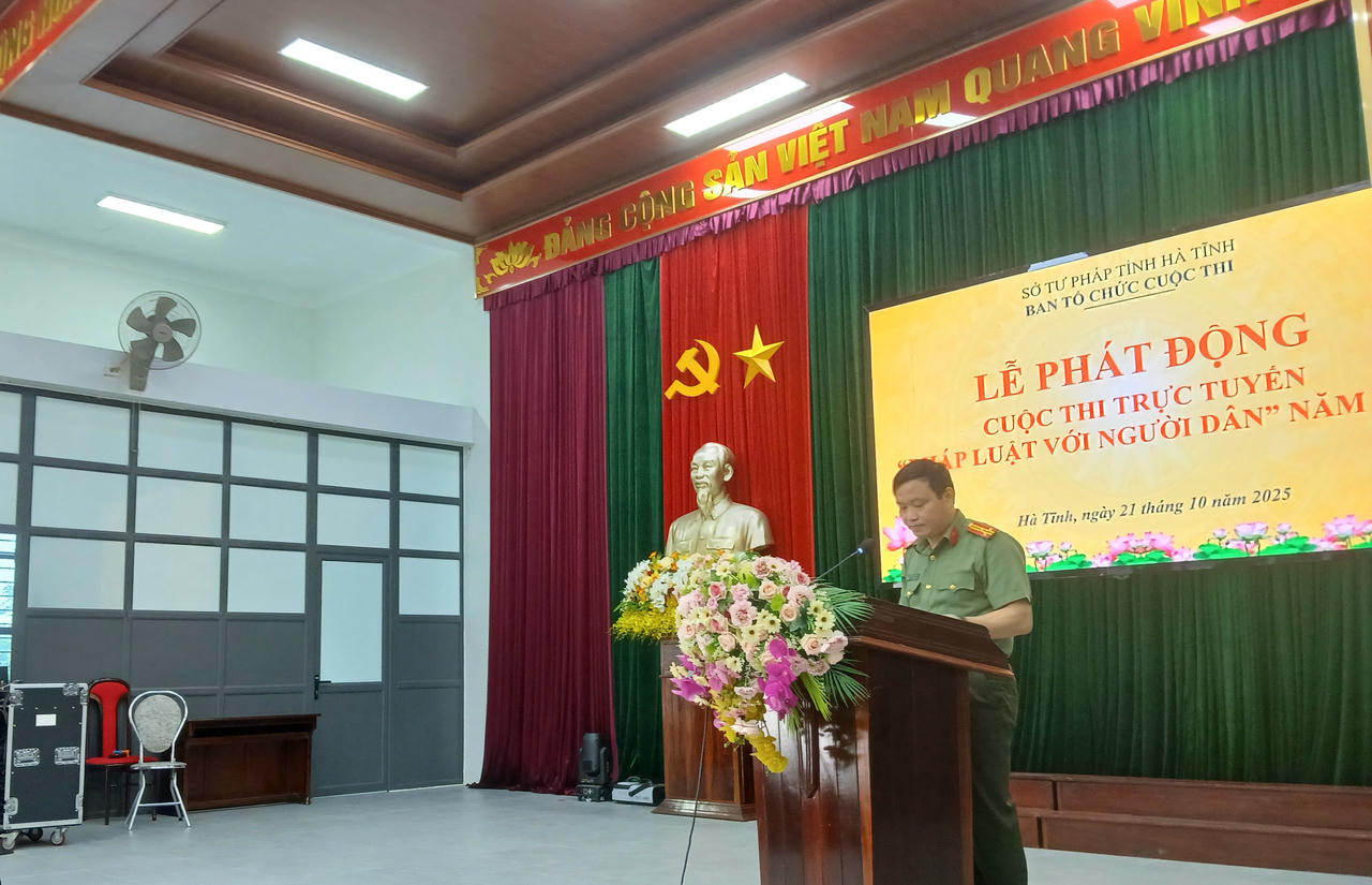 Thượng tá Phạm Thanh Trâm - Trưởng phòng Tham mưu, Công an tỉnh Hà Tĩnh phát biểu hưởng ứng cuộc thi.