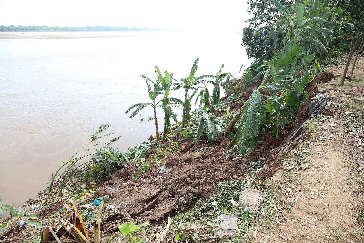 Vị trí sạt lở dài khoảng 200m (khu vực nhà văn hoá khu 9 - Hương Nộn cũ).