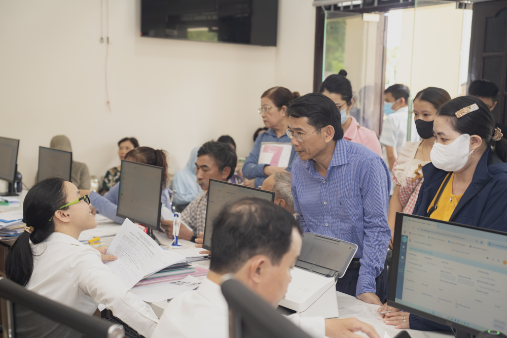 Người dân Huế hưởng lợi từ mô hình chính quyền hai cấp: Thủ tục nhanh hơn, phục vụ tốt hơn