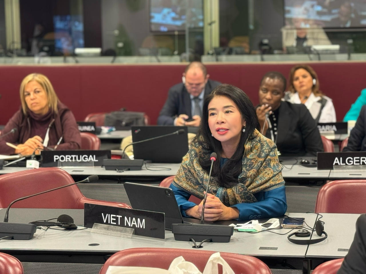 Phó Chủ nhiệm Văn phòng Quốc hội Lê Thu Hà phát biểu tại Geneva.