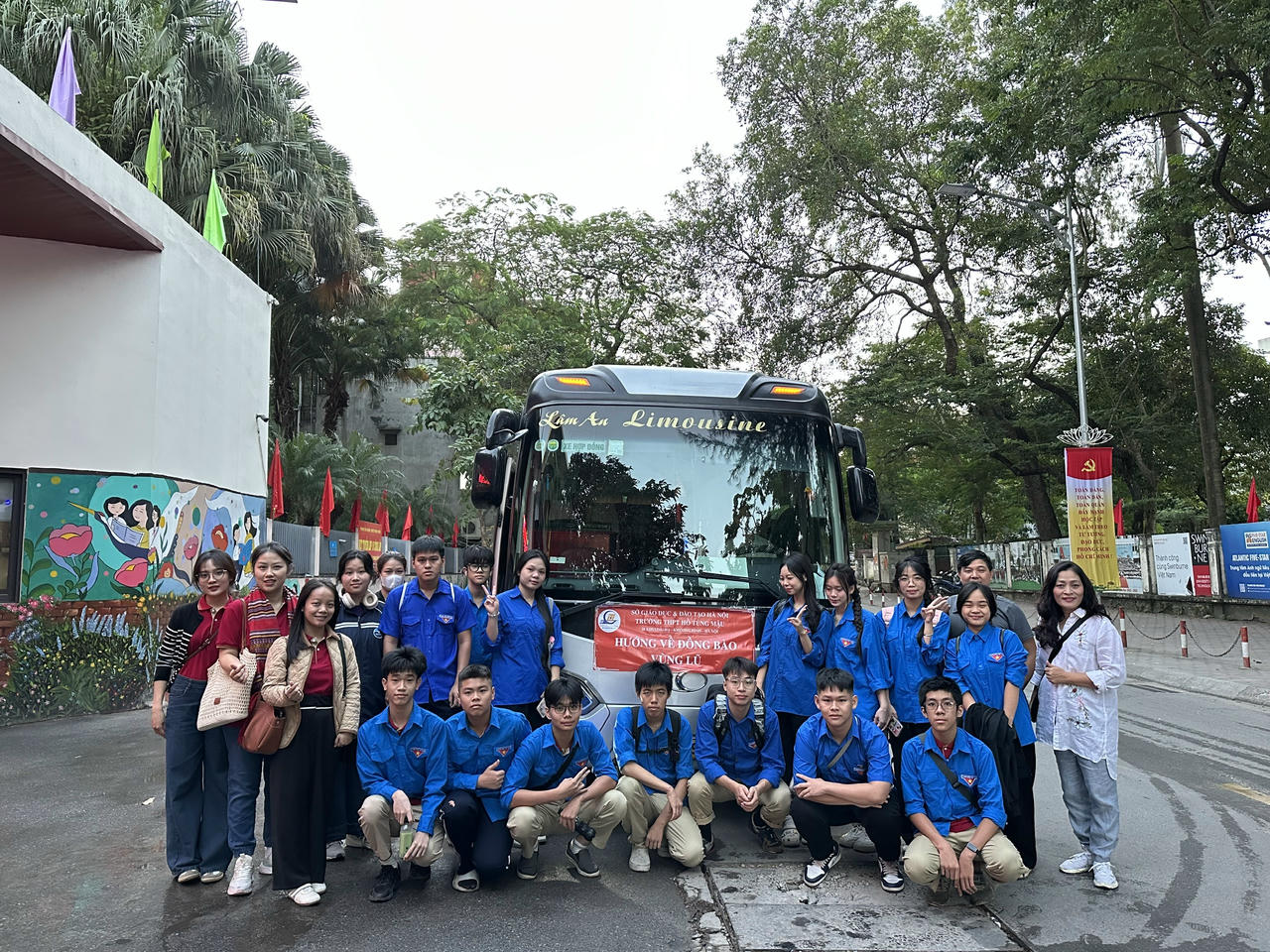 Trường THPT Hồ Tùng Mậu sẻ chia khó khăn với học sinh vùng lũ Thái Nguyên