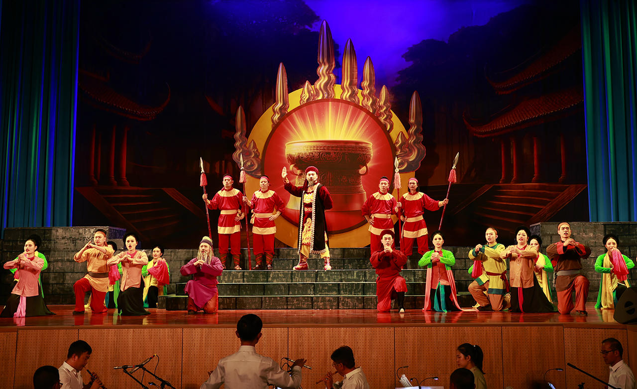 Vở diễn “Thiên mệnh” do Nhà hát Chèo Bắc Ninh biểu diễn tại Lễ khai mạc.