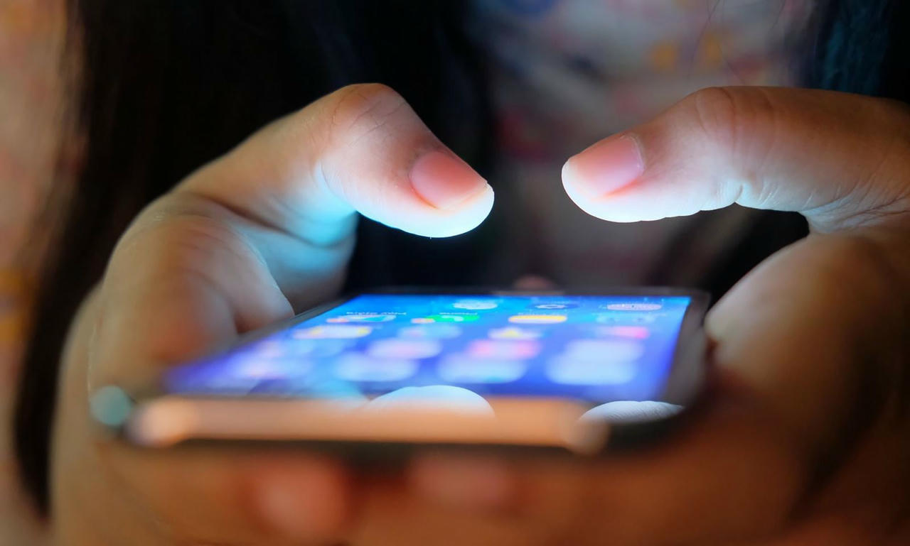 MXH đã và đang là một phần không thể thiếu trong đời sống của học sinh, sinh viên. (Ảnh minh họa)