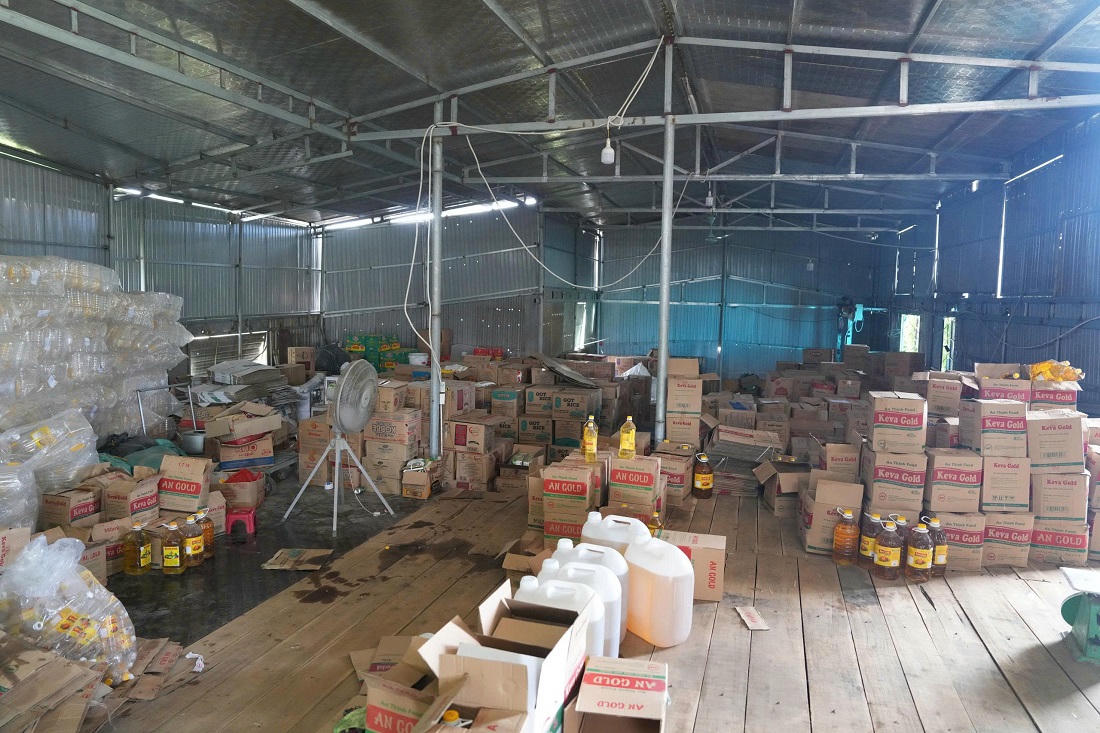 Bên trong nơi sản xuất dầu ăn của Công ty TNHH Thương mại An Thịnh Food.&nbsp;