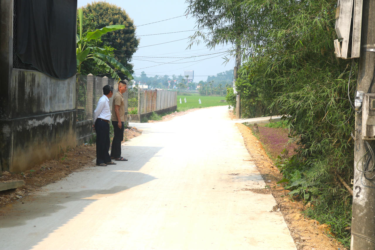 Thời gian qua, đã có rất nhiều hộ dân hiến đất mở rộng đường, góp phần làm thay đổi diện mạo nông thôn - đô thị Huế ngày càng khang trang, xanh, .p hơn