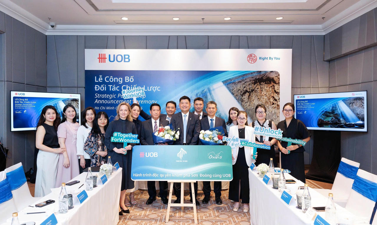 Các đại biểu tham gia lễ ký kết.