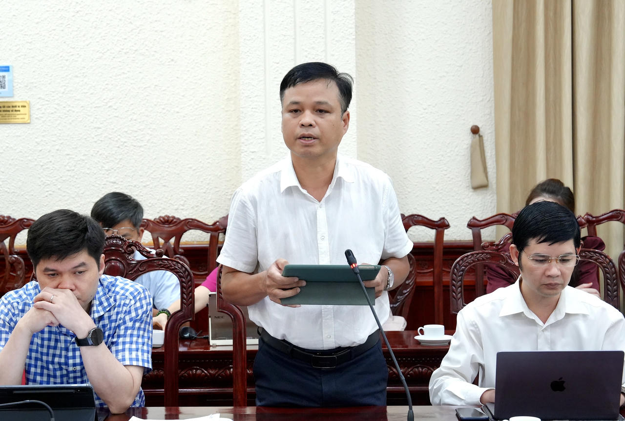 Phó Cục trưởng Cục Công nghệ thông tin Phạm Đức Dụ phát biểu tại buổi làm việc.