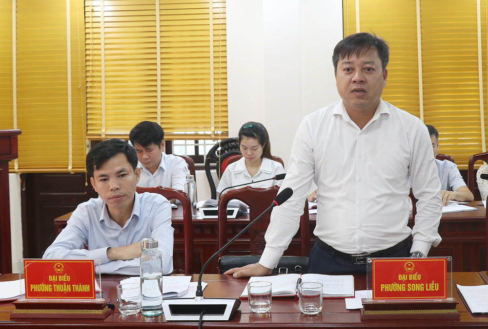 Đại diện phường Sông Liễu đề nghị HĐND tỉnh xem xét tăng tỷ lệ điều tiết tiền sử dụng đất cho cấp xã để có thêm nguồn lực đầu tư phát triển.