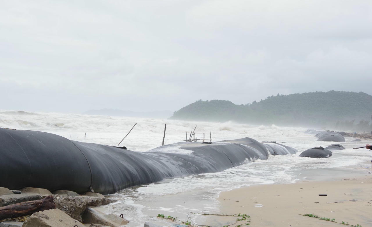 Khu vực đê chắn sóng tại xã Vinh Lộc.