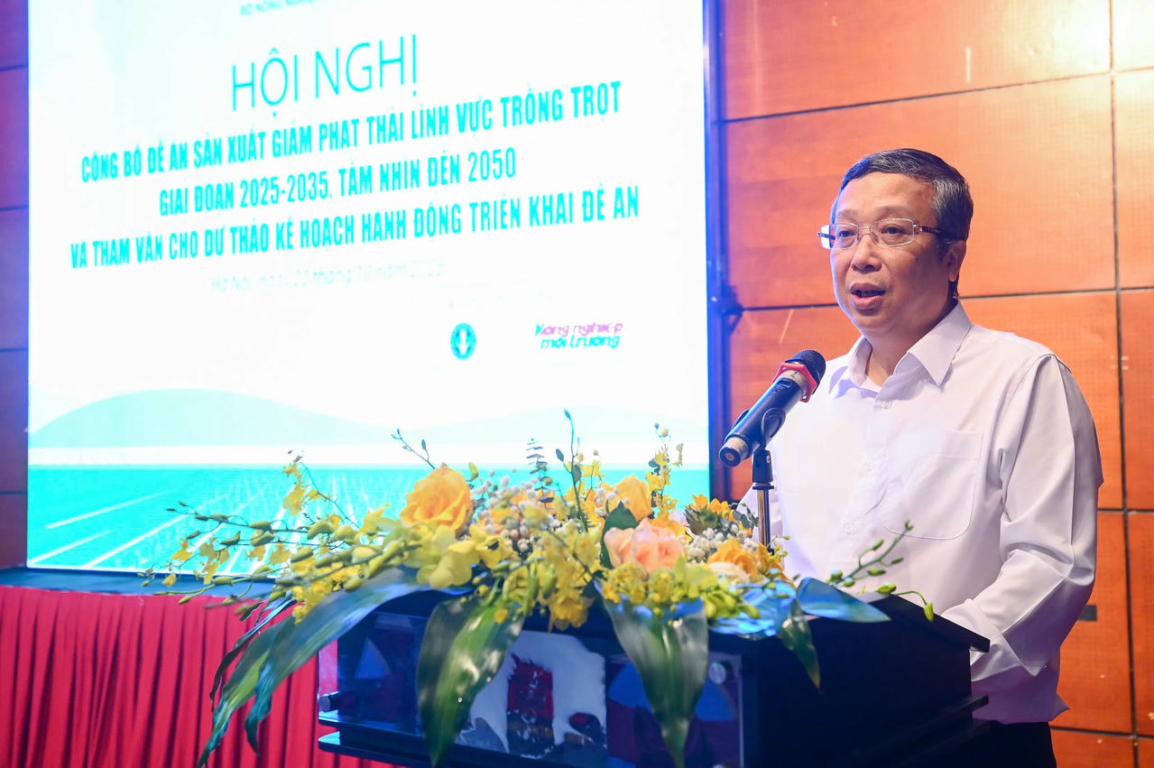 Thứ trưởng Bộ Nông nghiệp và Môi trường Hoàng Trung phát biểu tại hội nghị.