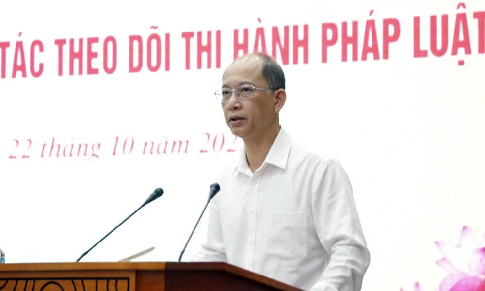 Phó Giám đốc Sở Tư pháp tỉnh Bắc Ninh Lê Anh Tuấn phát biểu tại hội nghị.