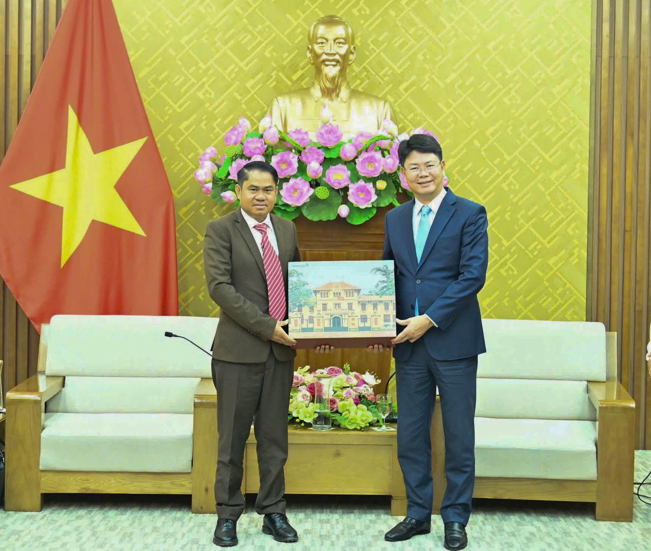 Thứ trưởng Nguyễn Thanh Tịnh tiếp Đoàn công tác của Học viện Tư pháp Quốc gia Lào