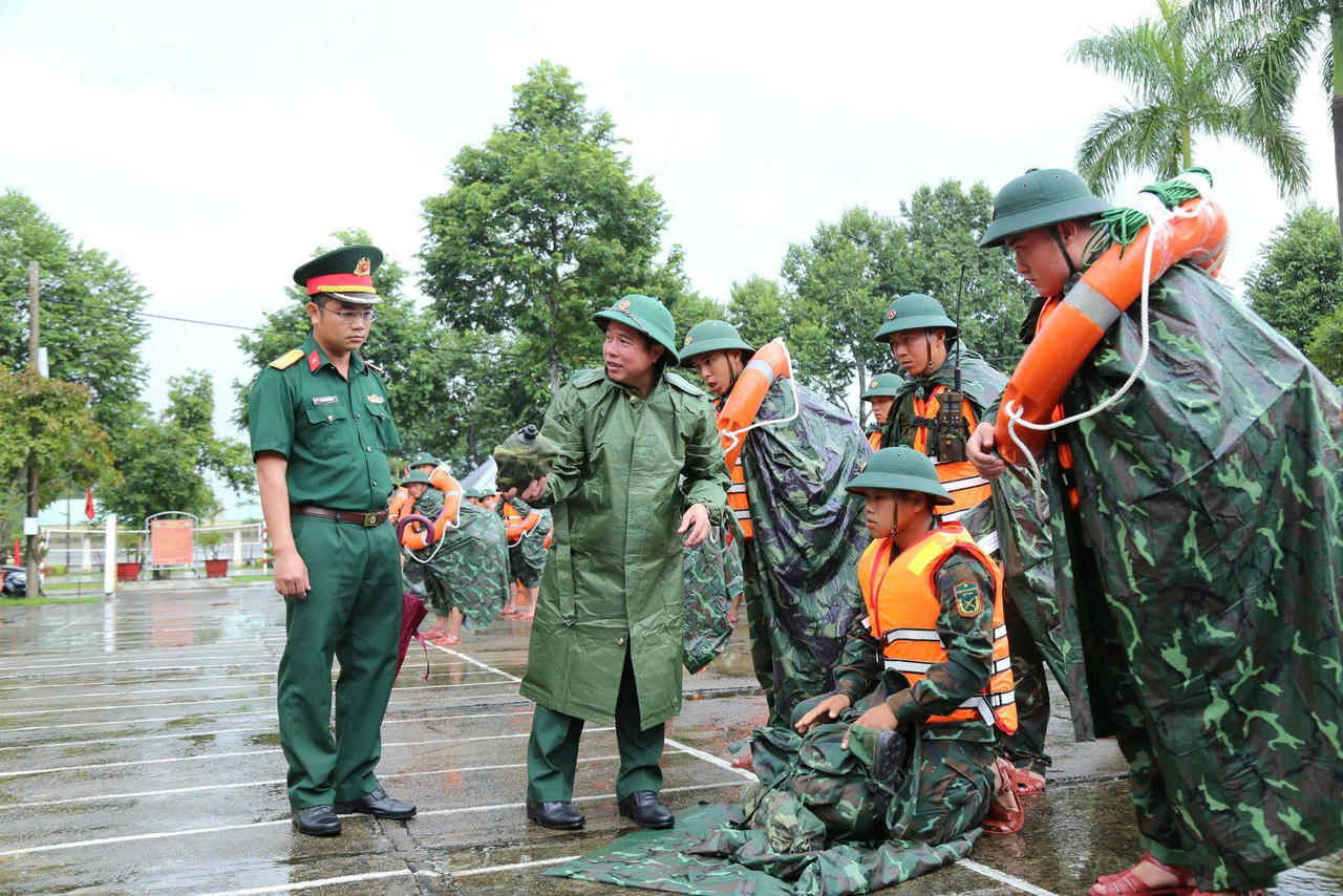 Vật chất phòng chống, ứng phó mưa bão được Trung đoàn 971 chuẩn bị đầy đủ, theo quy định.