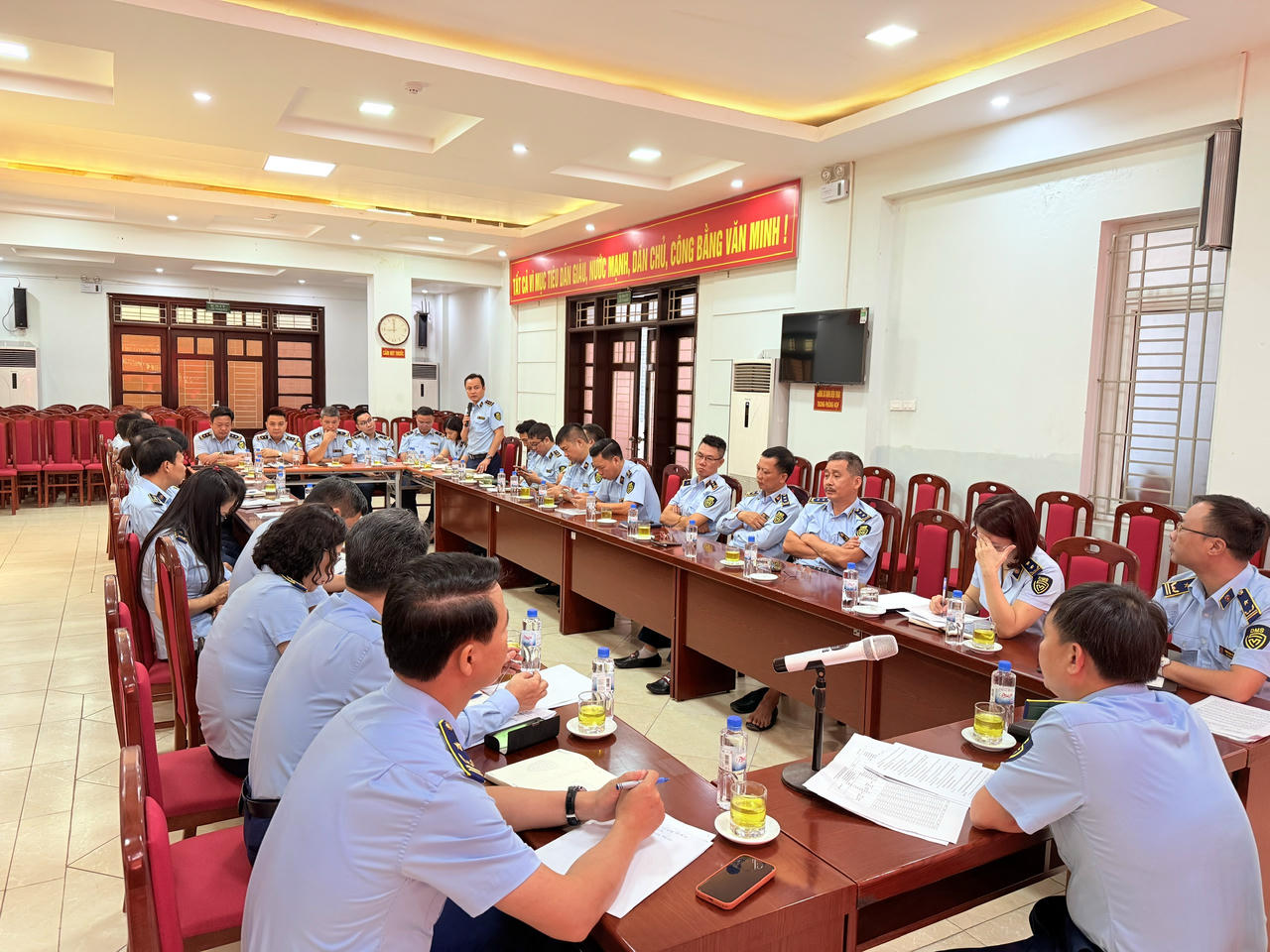 Từ đầu năm tới nay,&nbsp;lực lượng QLTT Hà Nội đã kiểm tra, xử lý 4.263 vụ việc, chuyển cơ quan điều tra 78 vụ, thu nộp ngân sách Nhà nước 90,57 tỷ đồng, đạt 125,71% chỉ tiêu cả năm 2025.