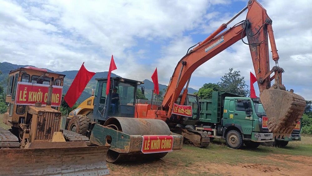 Thiết bị máy móc phục vụ thi công công trình.