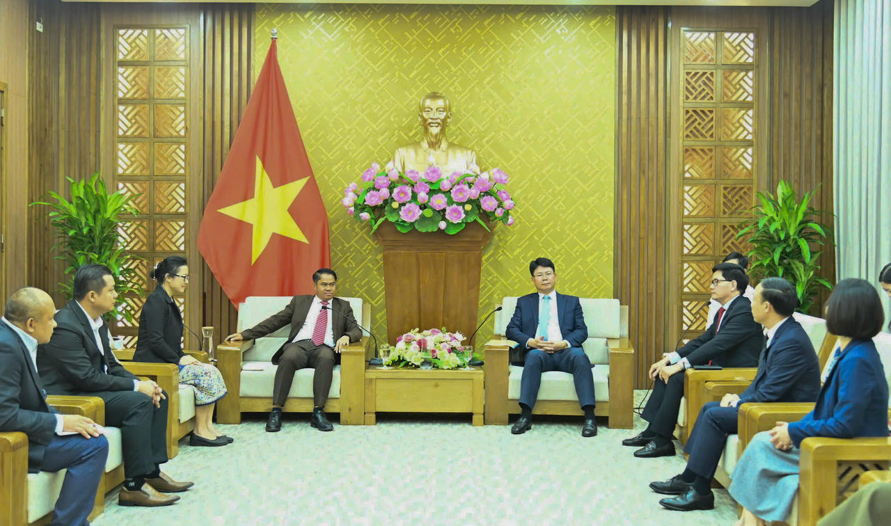 Thứ trưởng Nguyễn Thanh Tịnh tiếp Đoàn công tác của Học viện Tư pháp Quốc gia Lào