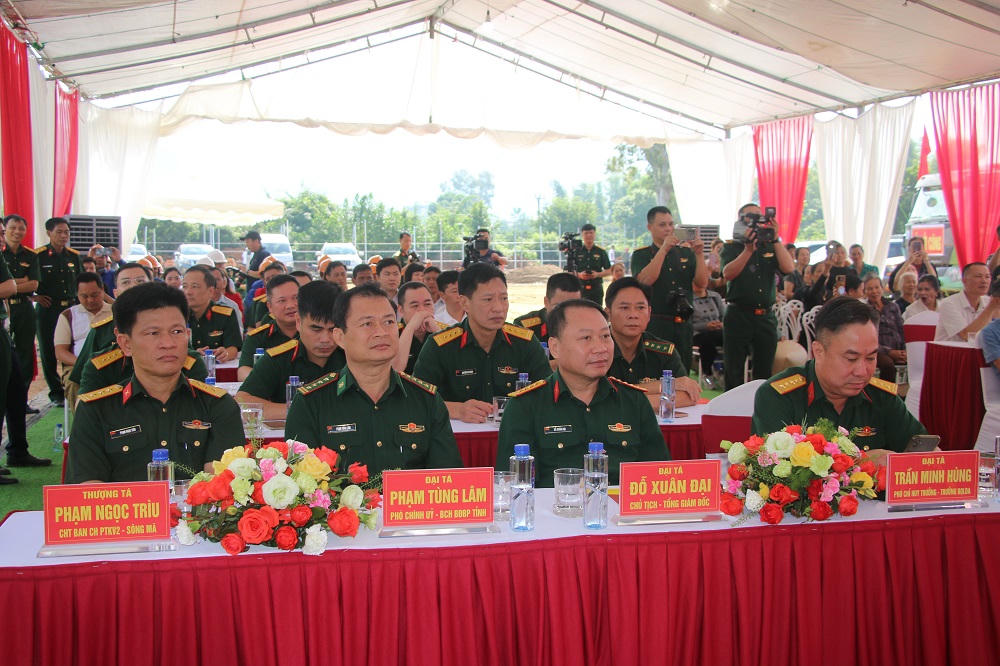 Các đại biểu tham dự lễ khởi công.