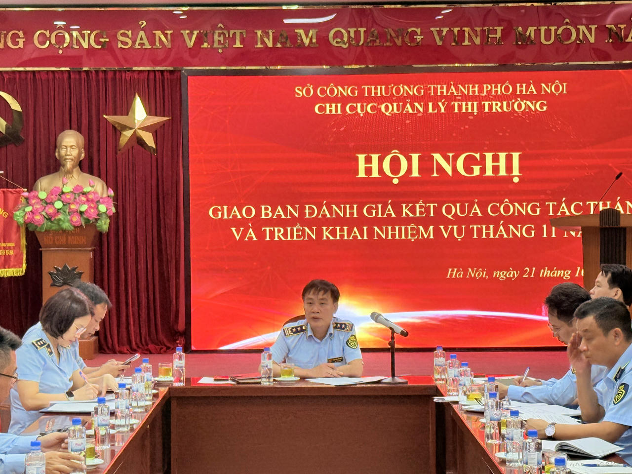 Đồng chí Trịnh Quang Đức – Chi cục trưởng Chi cục QLTT thành phố Hà Nội chủ trì Hội nghị.&nbsp;