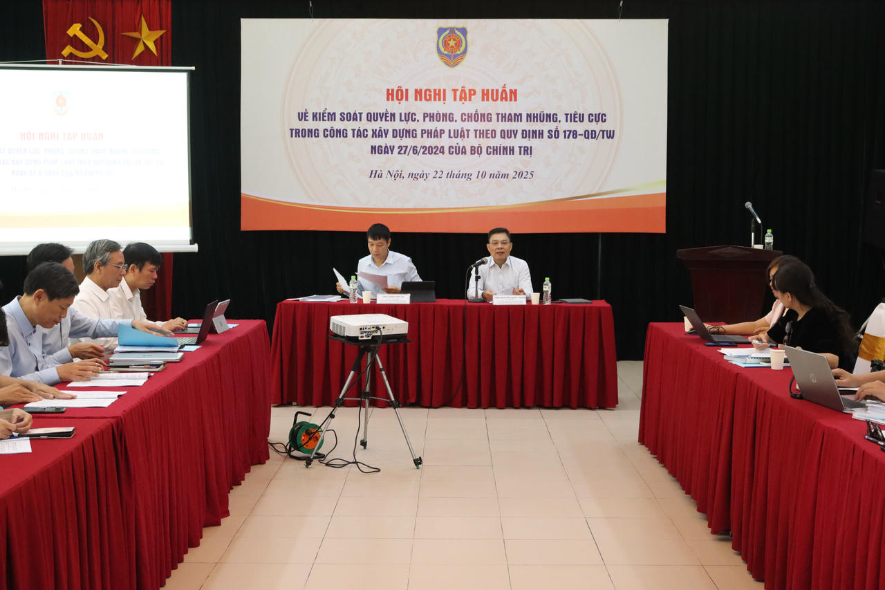 Tập huấn về kiểm soát quyền lực, phòng, chống tham nhũng, tiêu cực trong công tác xây dựng pháp luật Tập huấn về kiểm soát quyền lực, phòng, chống tham nhũng, tiêu cực trong công tác xây dựng pháp luật