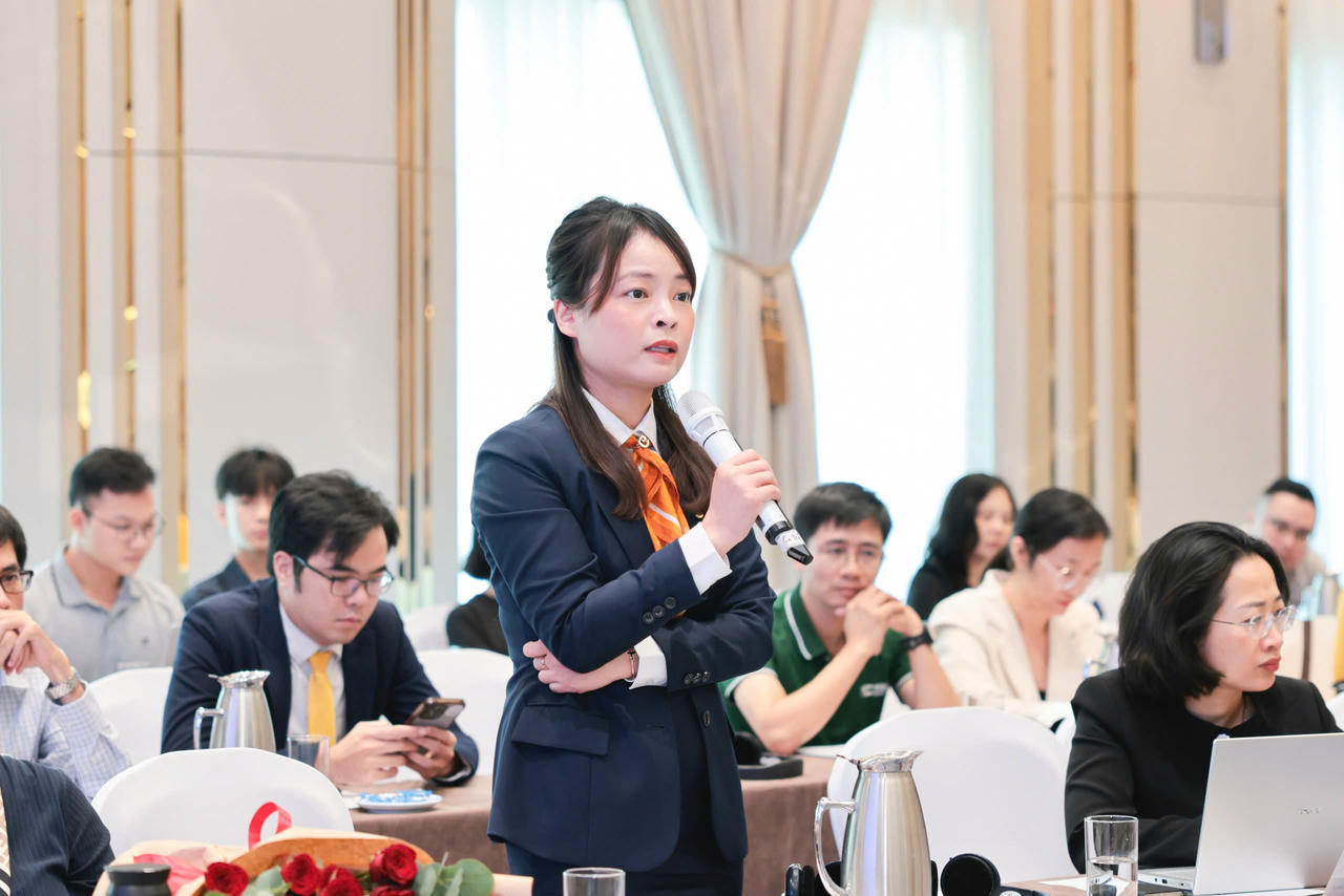 Bà Vũ Nam Hương chia sẻ tại Hội nghị.