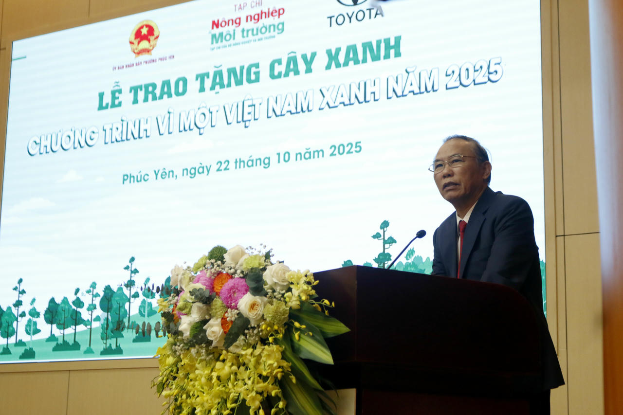 Thứ trưởng Bộ Nông nghiệp và Môi trường Phùng Đức Tiến phát biểu tại chương trình.