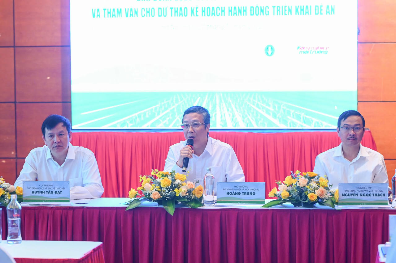 Lãnh đạo Bộ Nông nghiệp và Môi trường đièu hành phiên thảo luận.