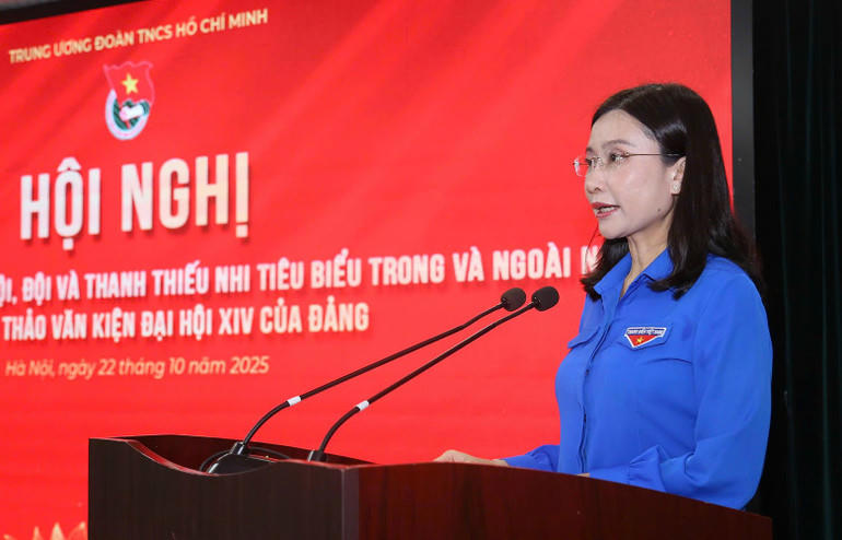 Bà Nguyễn Phạm Duy Trang, Bí thư T.Ư Đoàn phát biểu khai mạc Hội nghị (Ảnh: Đ.Hải)